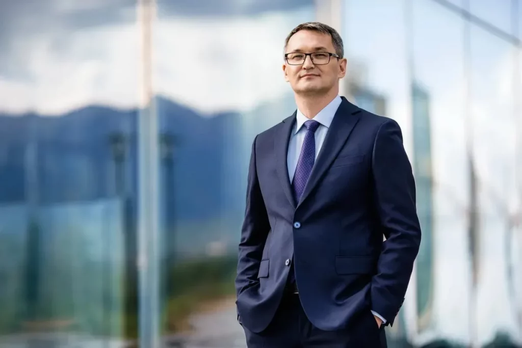 Бывший глава ЕСО Center Bank Руслан Владимиров стал председателем БЦК - Bizmedia.kz