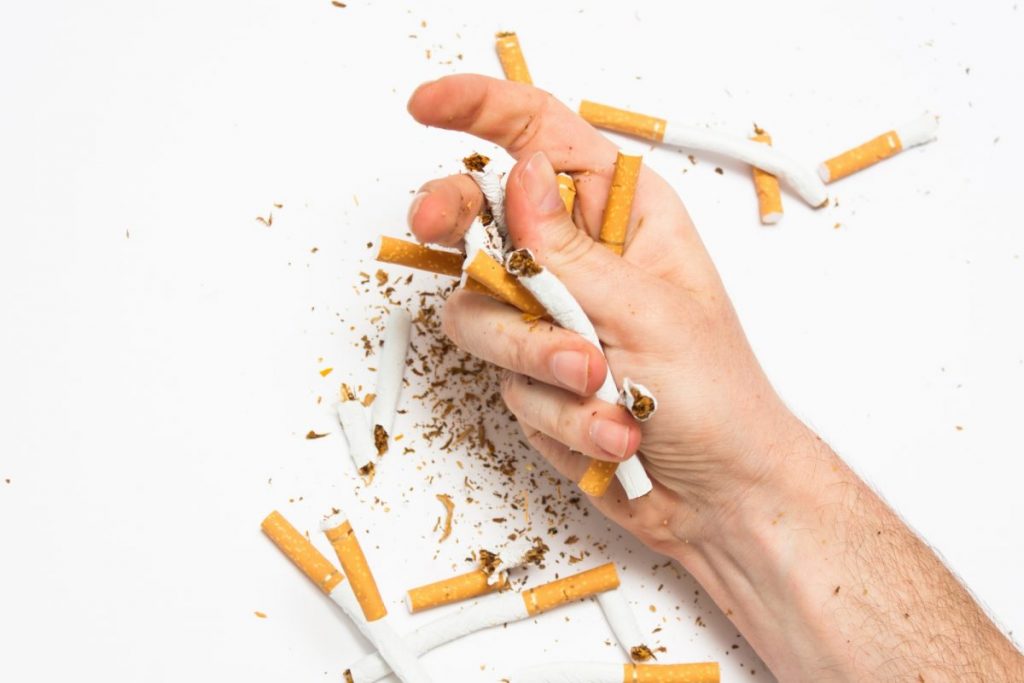 Как бросить курить - иллюстративное фото