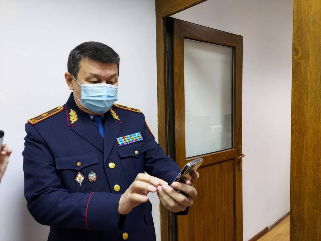 В Казахстане запустят мобильное приложение "102" и чат-боты