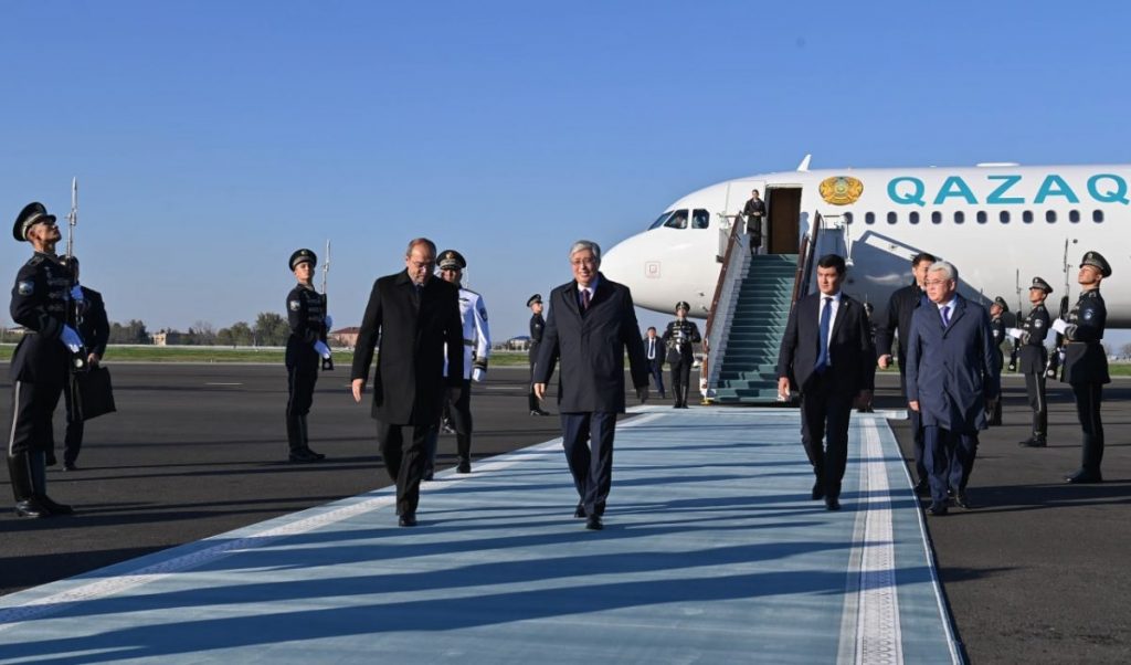 Президент Касым-Жомарт Токаев прибыл в Самарканд для участия в саммите Организации тюркских государств. Дайджест главных новостей на утро 11 ноября