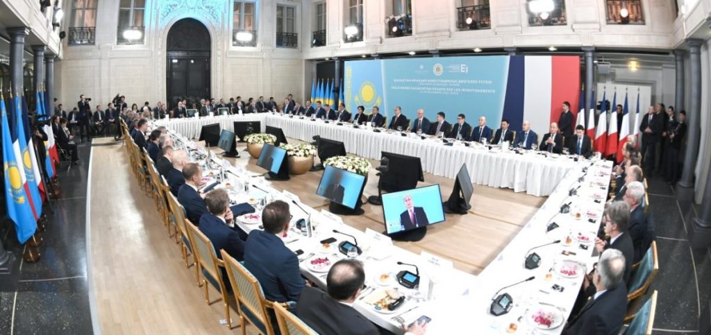 Касым-Жомарт Токаев, президент Казахстана, заявил, что дела в экономике страны идут лучше, чем ожидалось. Рост ВВП за первые 10 месяцев этого года составил 2,5%, а экспорт увеличился почти на 50%.