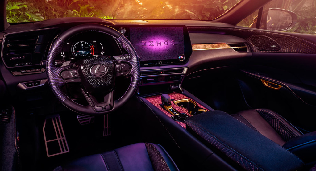 Для проекта был выбран кроссовер Lexus RX 500h Sport, оснащенный 2,4-литровым двигателем мощностью 372 л.с. и 550 Нм крутящего момента.