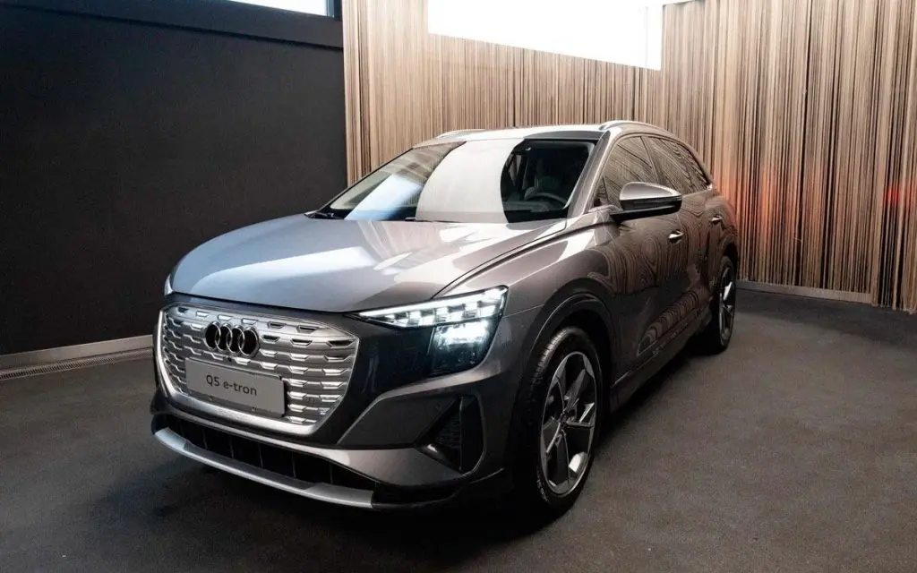 Официальный дилер Audi в России выставил на продажу электрокроссовер Q5