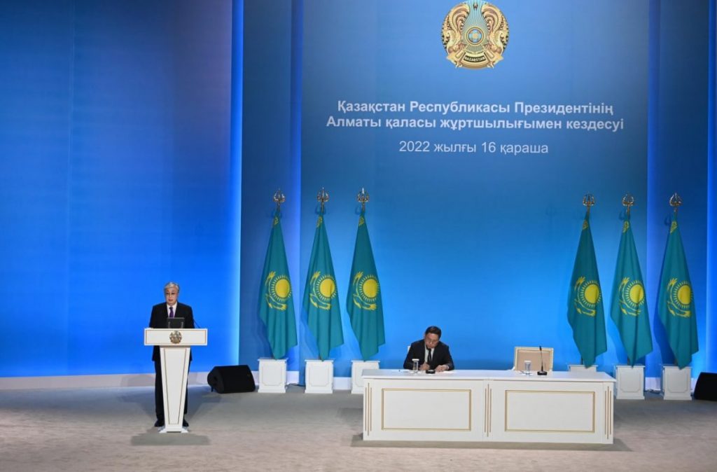 С первых недель конфликта Астана продемонстрировала свой отказ – на основе своей приверженности Уставу Организации Объединенных Наций и уважения международного права