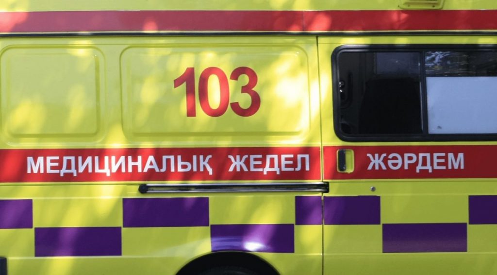 Водителя скорой помощи избила толпа в Темиртау, когда он ждал рожавшую женщину - Bizmedia.kz