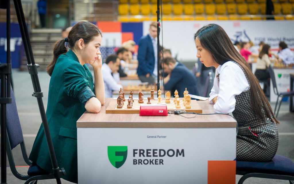 Казахская шахматистка Динара Садуакассова завоевала серебро на чемпионате мира
