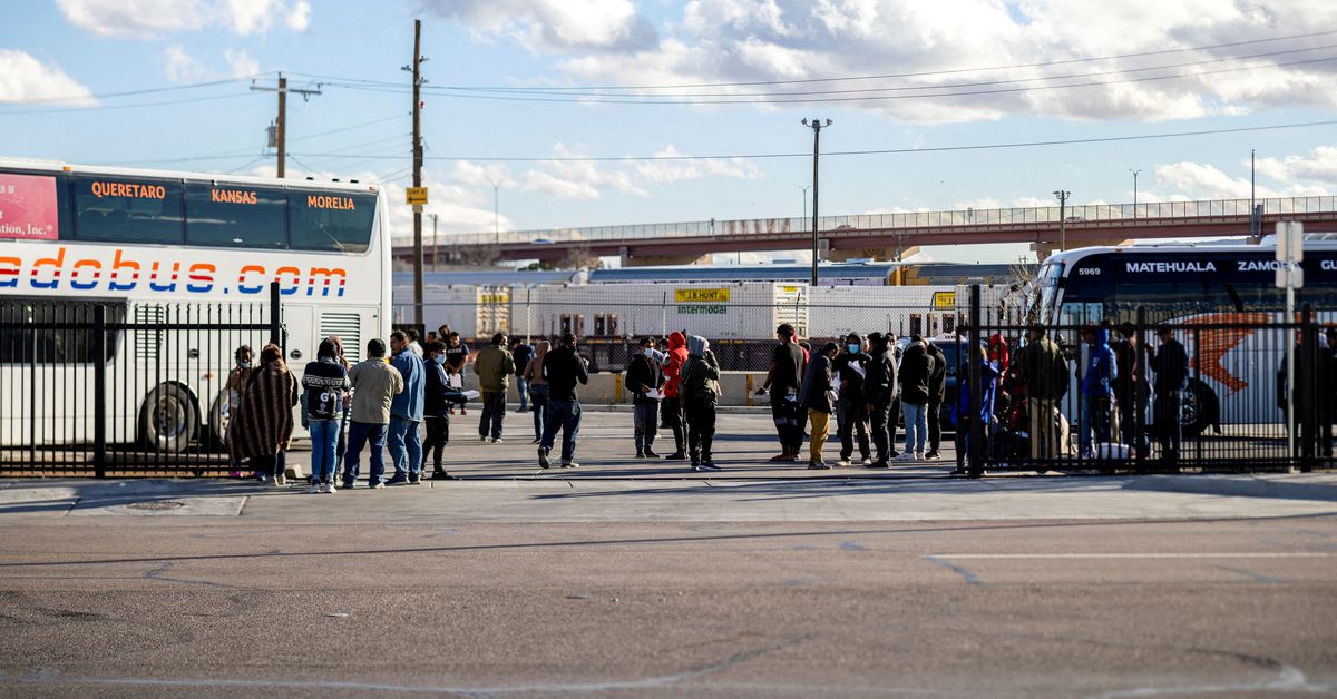 Мэр Эль-Пасо объявил чрезвычайное положение из-за наплыва мигрантов с мексиканской границы