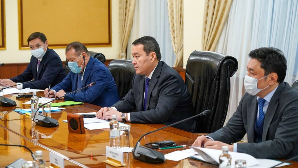Источник фото: primeminister.kz. Смаилов подчеркнул потенциал такого сотрудничества для развития и продвижения экономики Казахстана и активного вклада в его развитие