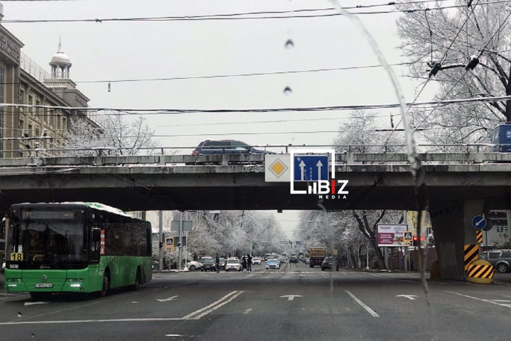 Опубликован график работы общественного транспорта в новогодние дни в Алматы