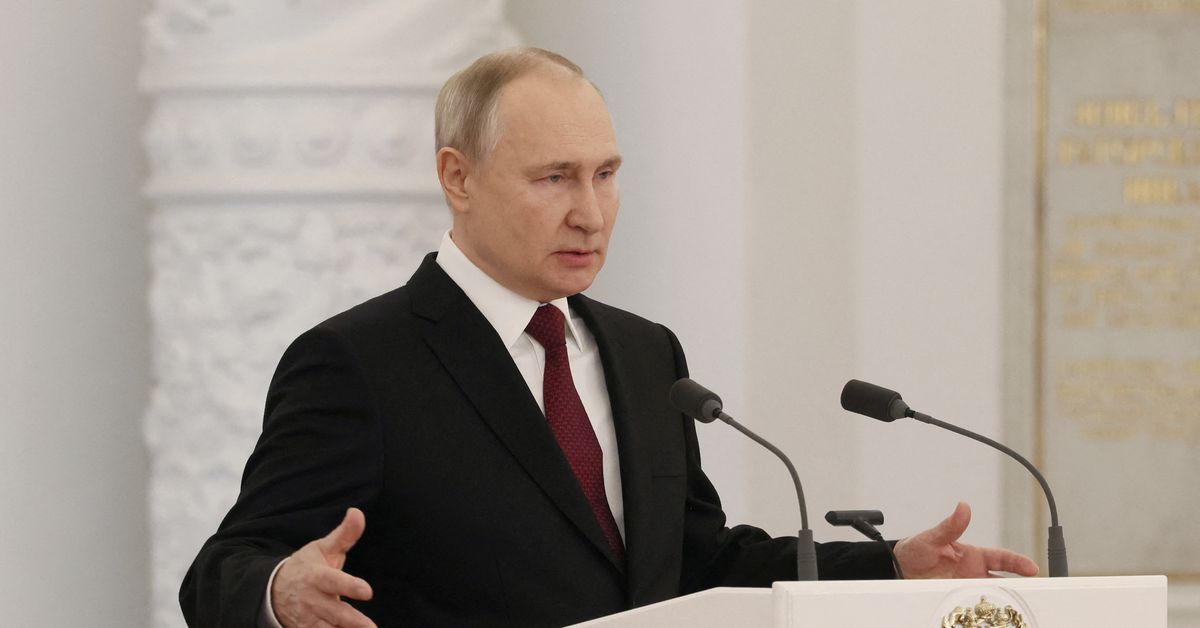 Путин приказал ФСБ усилить наблюдение за россиянами и границами