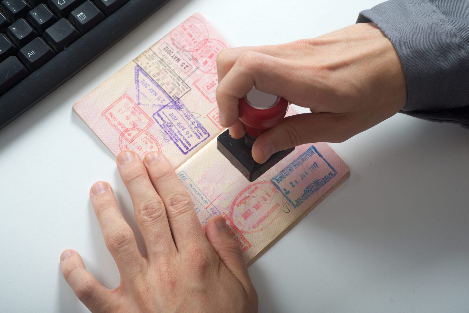 Казахстан вносит изменения в иммиграционные правила и отменяет выдачу виз иностранным гражданам