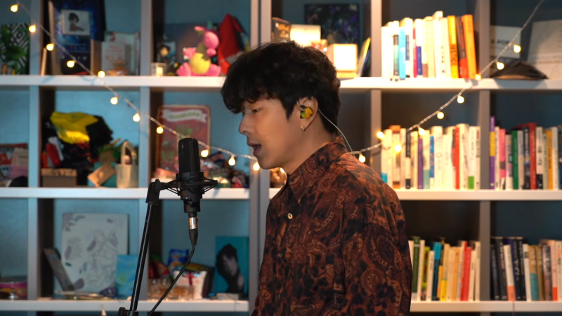 Корейский музыкант покорил казахскую публику акустической обложкой знаменитой композиции «Дождь»
