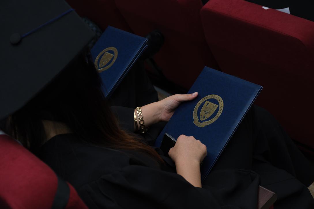 Почти 60 афганских женщин получают высшее образование в Казахстане