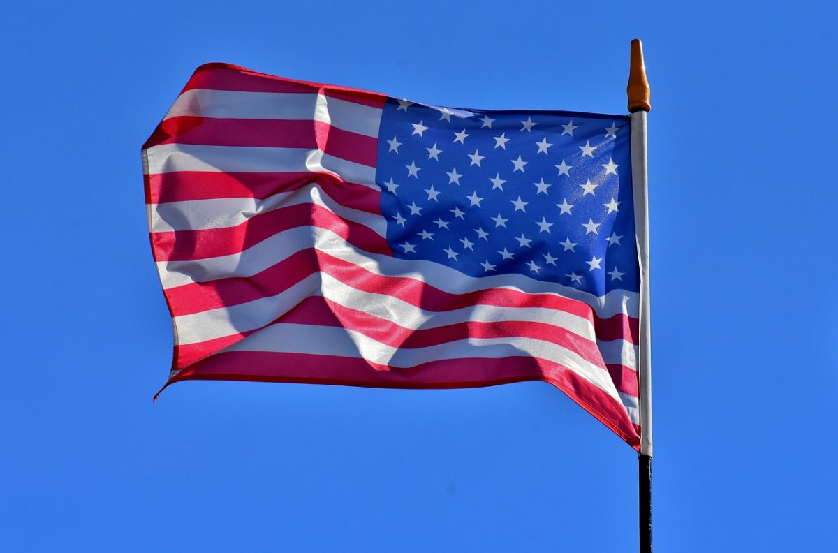 Число еженедельных заявок на пособие по безработице в США неожиданно упало