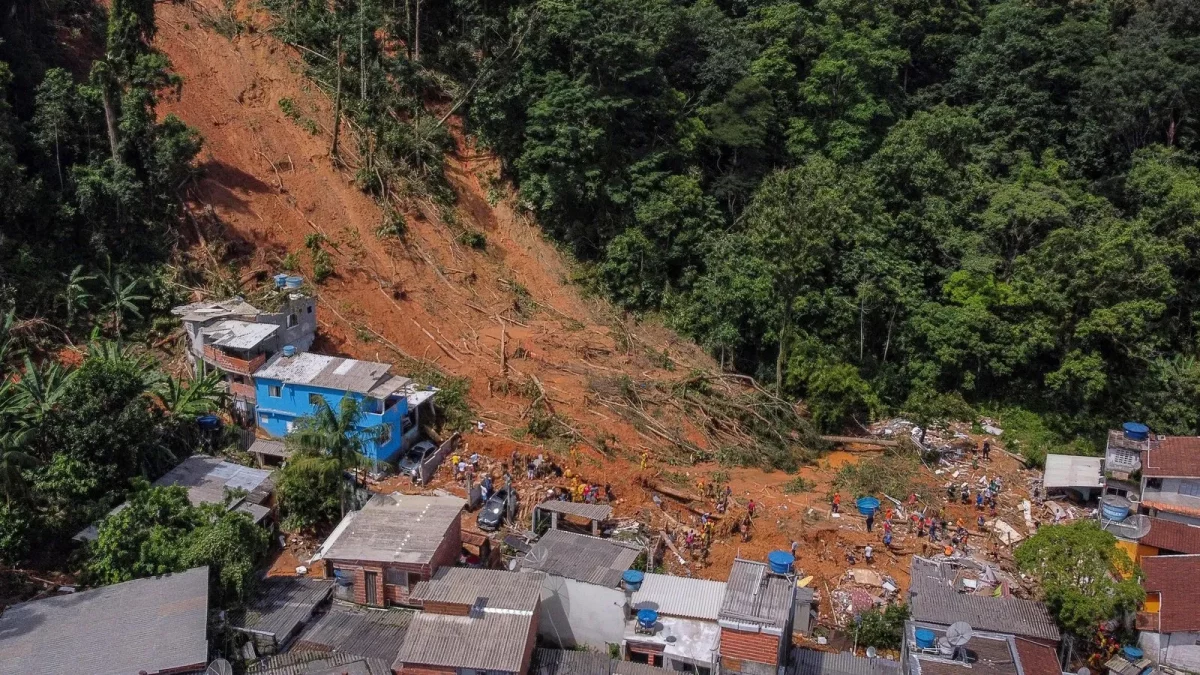 Число погибших в результате оползней на побережье Бразилии возросло до 54 человек