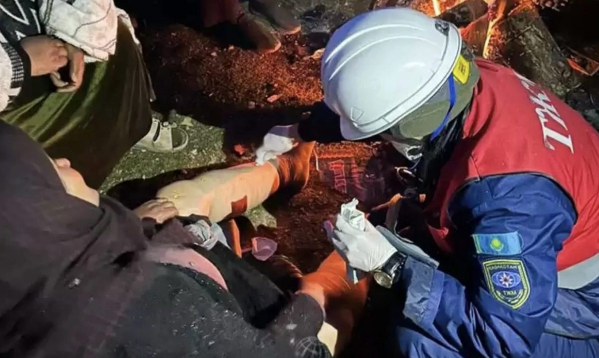 Казахстанские спасатели вытащили 88 тел из-под обломков землетрясения в Турции
