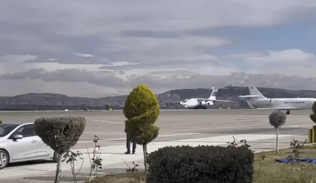Казахстанский самолет со спасателями и медицинскими работниками на борту приземлился в Турции