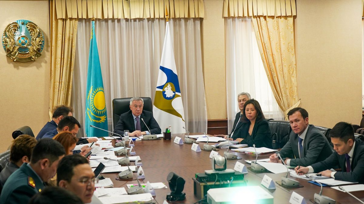 По инициативе Казахстана ЕЭК продлила запрет на ввоз авто без кнопки SOS до 2024 года