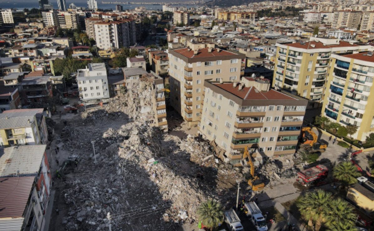 По меньшей мере 76 человек погибли, 440 получили ранения в результате землетрясения магнитудой 7,4 балла в Турции - bizmedia.kz