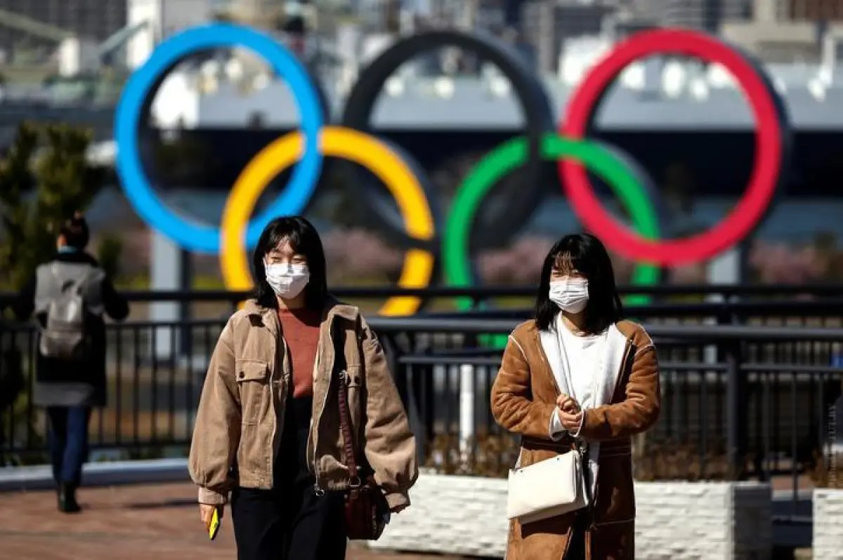Правительство Японии не рассматривает возможность проведения школьных выпускных церемоний без масок