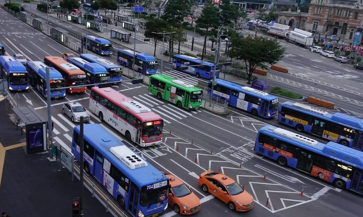 Сеул переносит повышение тарифов на метро и автобусы на второе полугодие