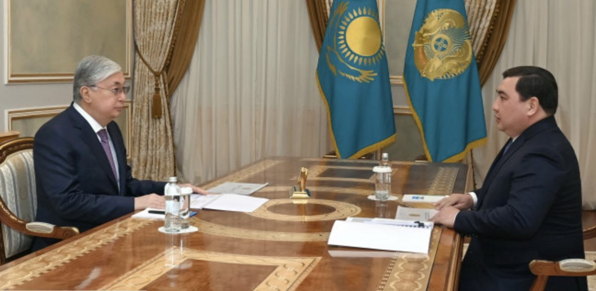 Токаев провел встречу с председателем Агентства по делам государственной службы Дарханом Жазыкбаевым