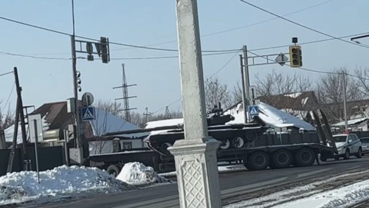 В последнее время в социальных сетях появилась информация о том, что из Казахстана происходит отправка военной техники на Украину
