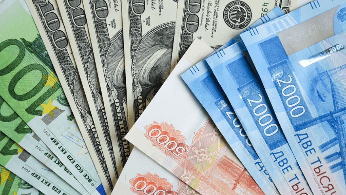 В январе 2023 нетто-продажи рубля обменными пунктами оказались отрицательными