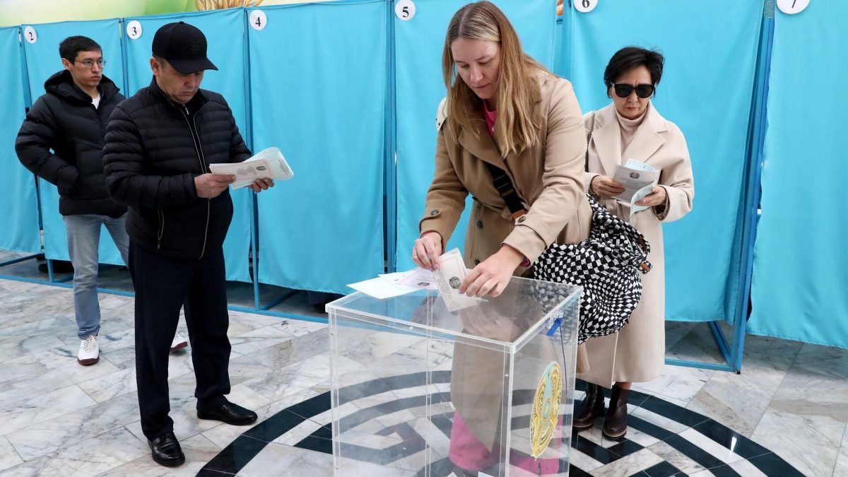 Институт Евразийской интеграции озвучил результаты Exit poll по выборам в Казахстане