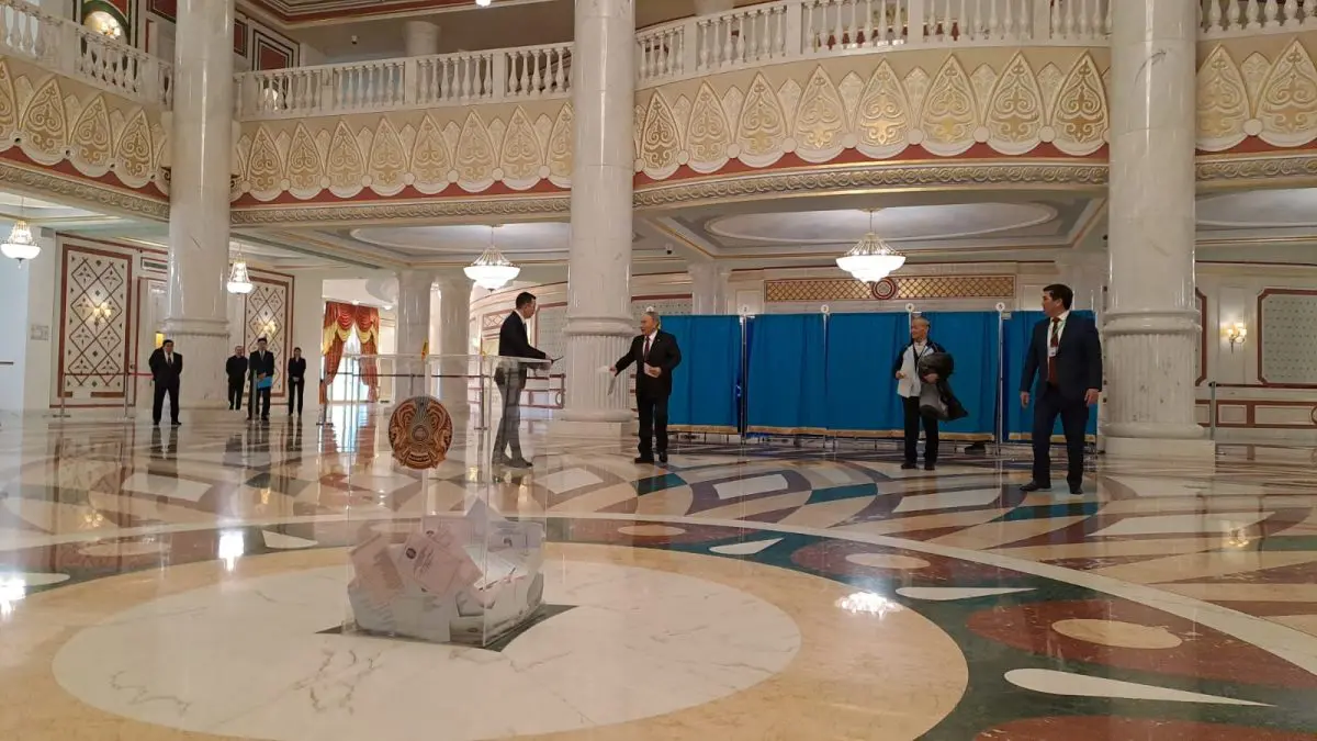 Первый президент Казахстана Нурсултан Назарбаев проголосовал на участке в Astana Opera - Bizmedia.kz
