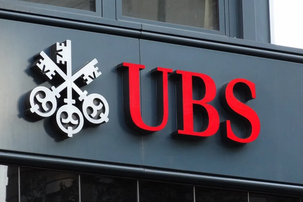 UBS AG требуте от швейцарского правительства 6 миллиардов долларов для покрытия расходов, если они купят Credit Suisse