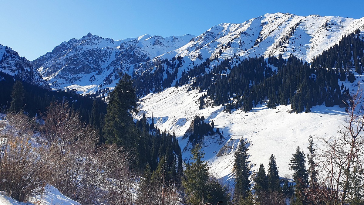 В период 26-28 марта алматинцев предупредили об опасности в горах
