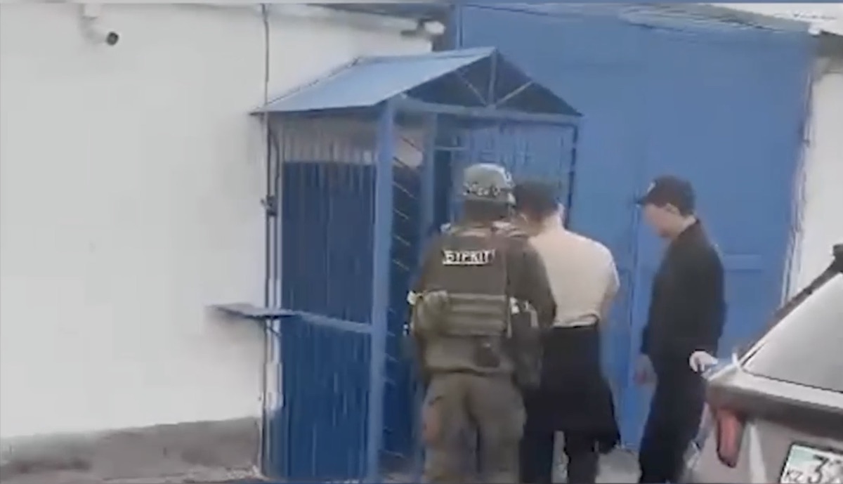 В Таразе задержана преступная группа, навязывавшая свою 