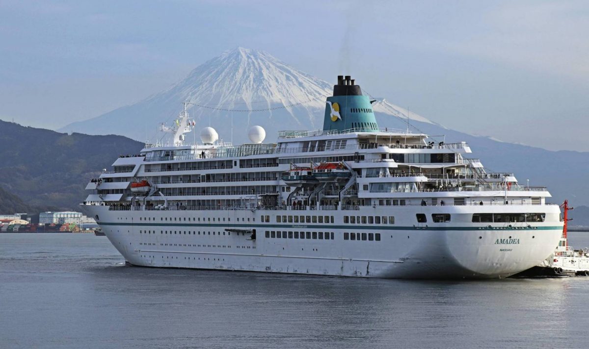 В Японию прибывает первое за 3 года иностранное круизное судно на фоне пандемии
