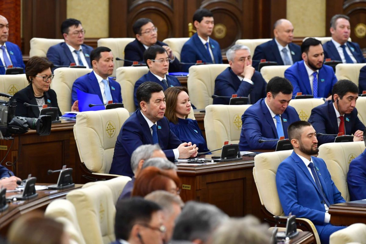 Первая сессия обновлённого парламента