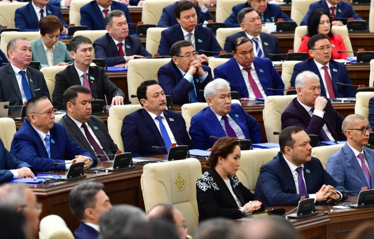 Первая сессия обновлённого парламента