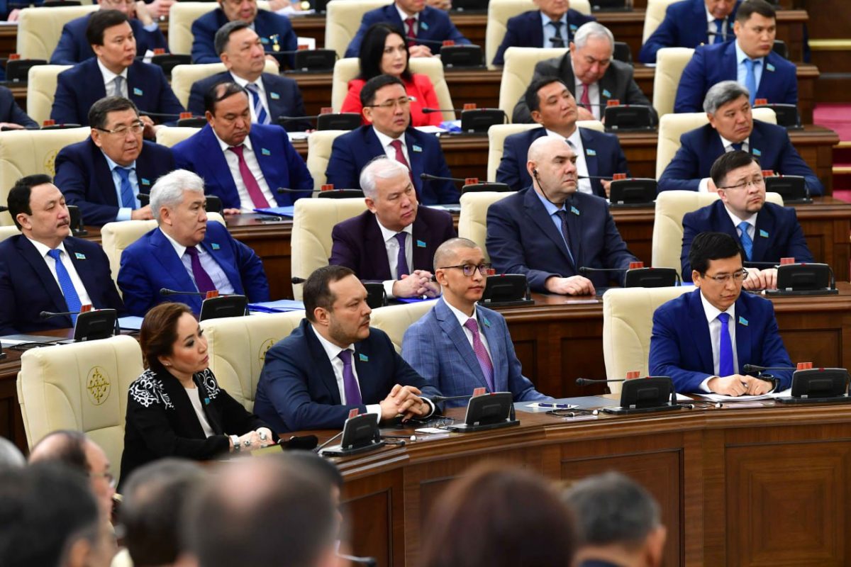 Первая сессия обновлённого парламента