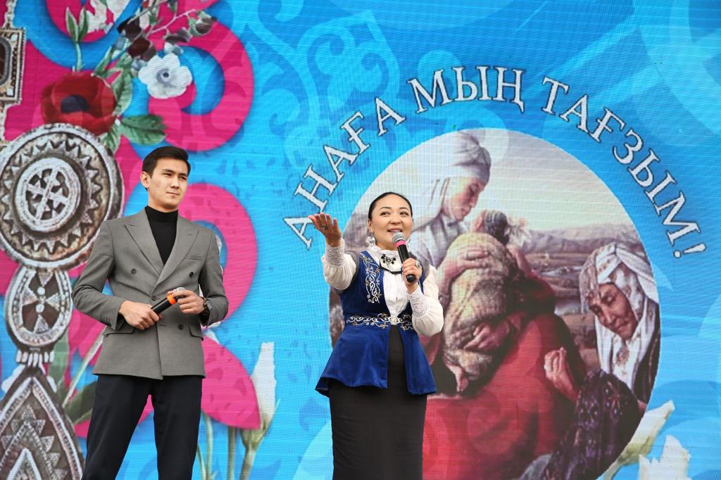 В Алматы прошел митинг-концерт в честь Международного женского дня - Bizmedia.kz