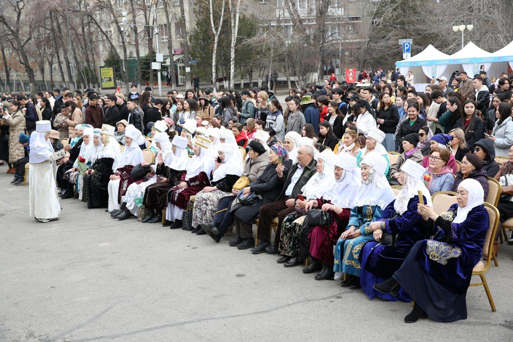 В Алматы прошел митинг-концерт в честь Международного женского дня - Bizmedia.kz