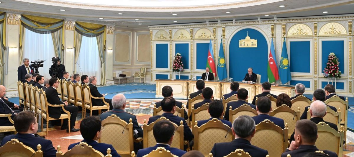 Касым-Жомарт Токаев и Ильхам Алиев провели брифинг для журналистов.