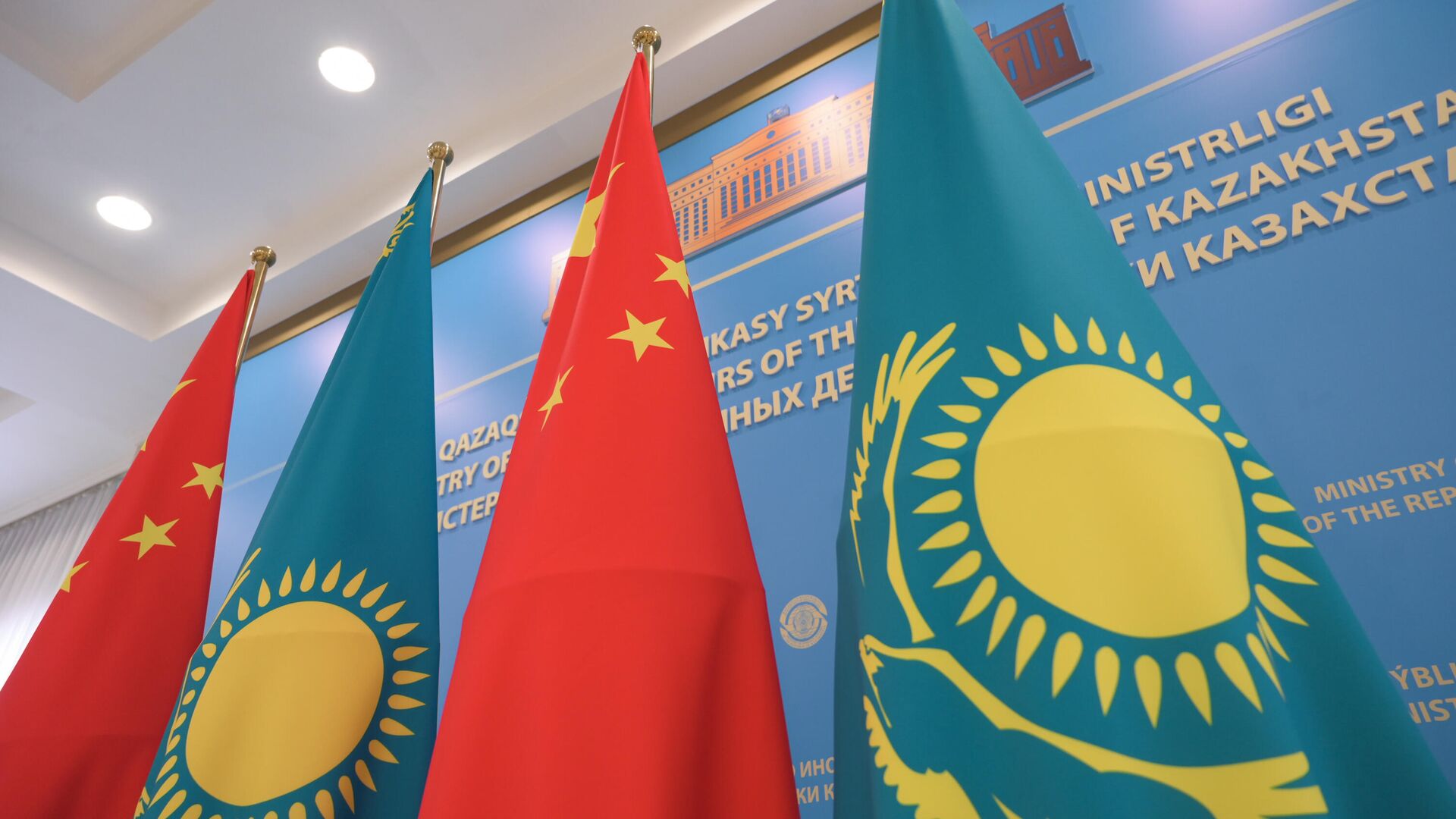 Китай надеется решить визовый вопрос с Казахстаном до конца года