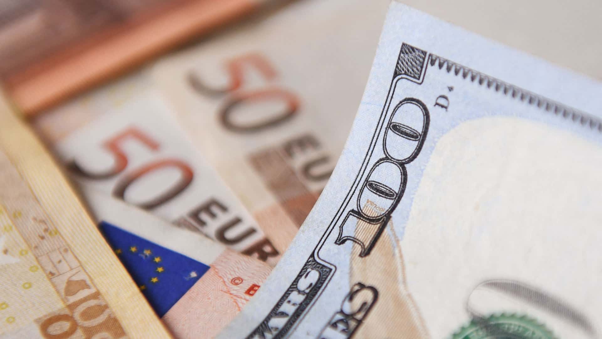 На европейской сессии снизился курс доллара - Bizmedia.kz