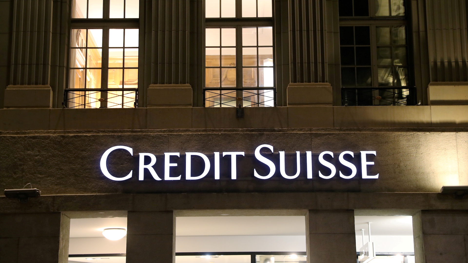 Парламент Швейцарии возобновил обсуждение плана спасения Credit Suisse после несогласия