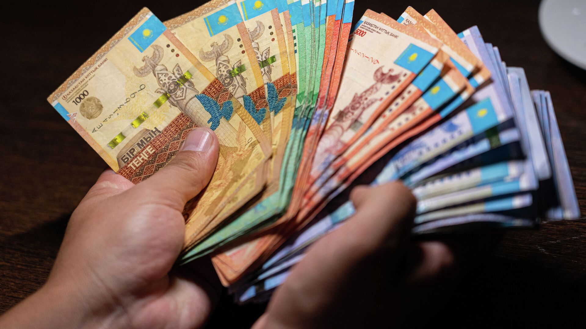 В Казахстане банкам, получившим господдержку, запретят выплату дивидендов