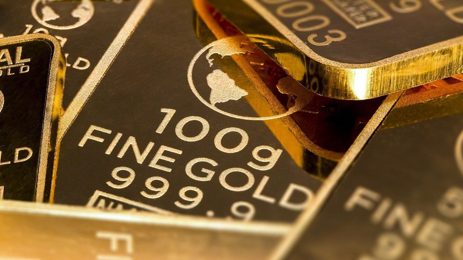 Цена на золото продолжает снижаться из-за ожиданий повышения ставки ФРС США