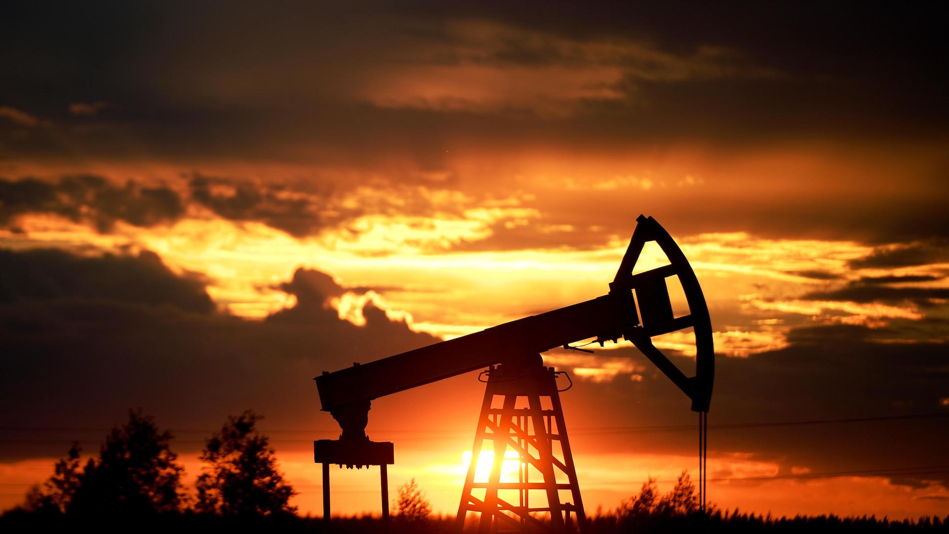 Цены на нефть растут на оптимизме относительно спроса и разрешения проблемы дефолта в США