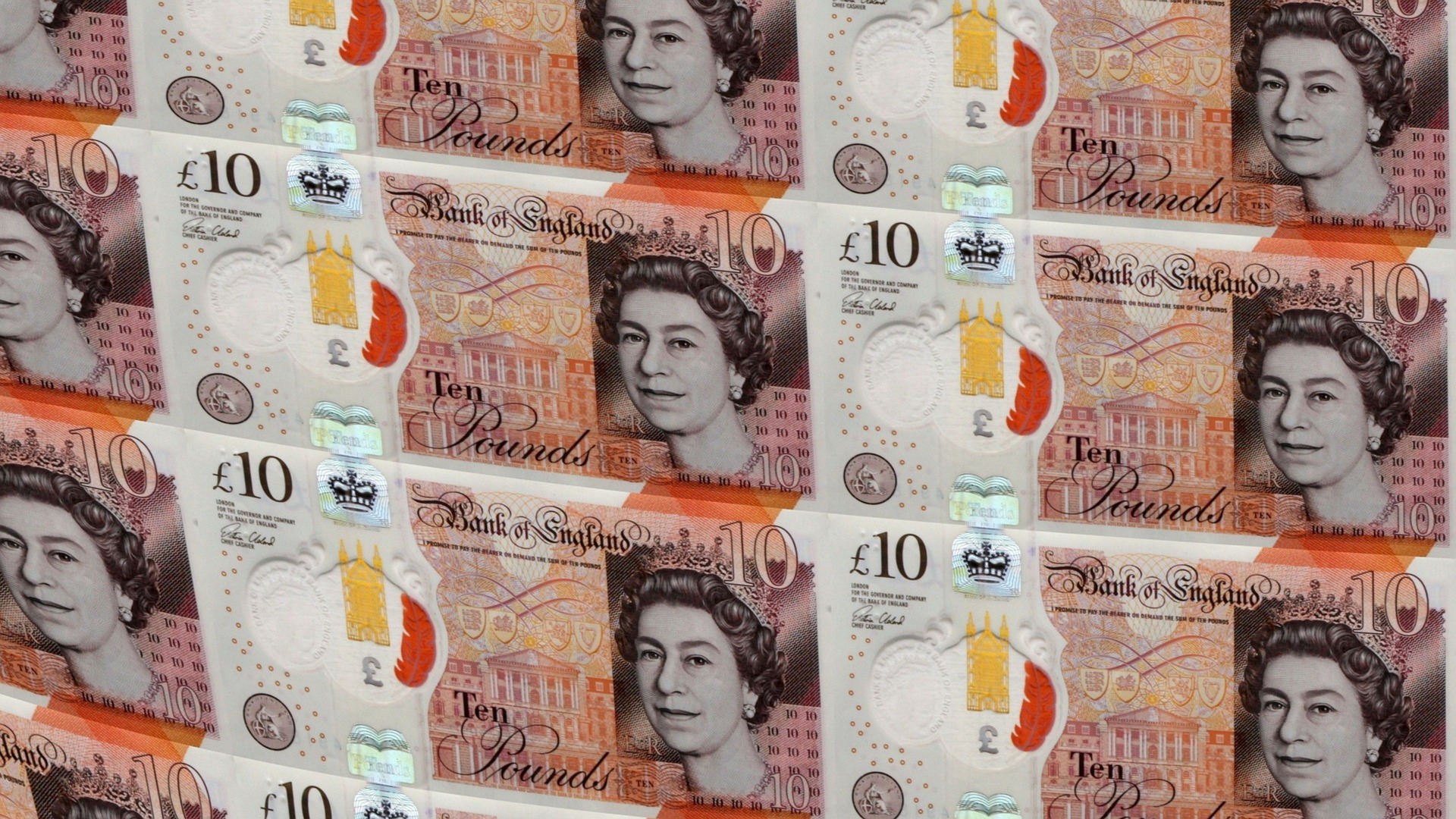 Фунт укрепился по отношению к доллару и евро из-за ожидания по зарплате в Британии
