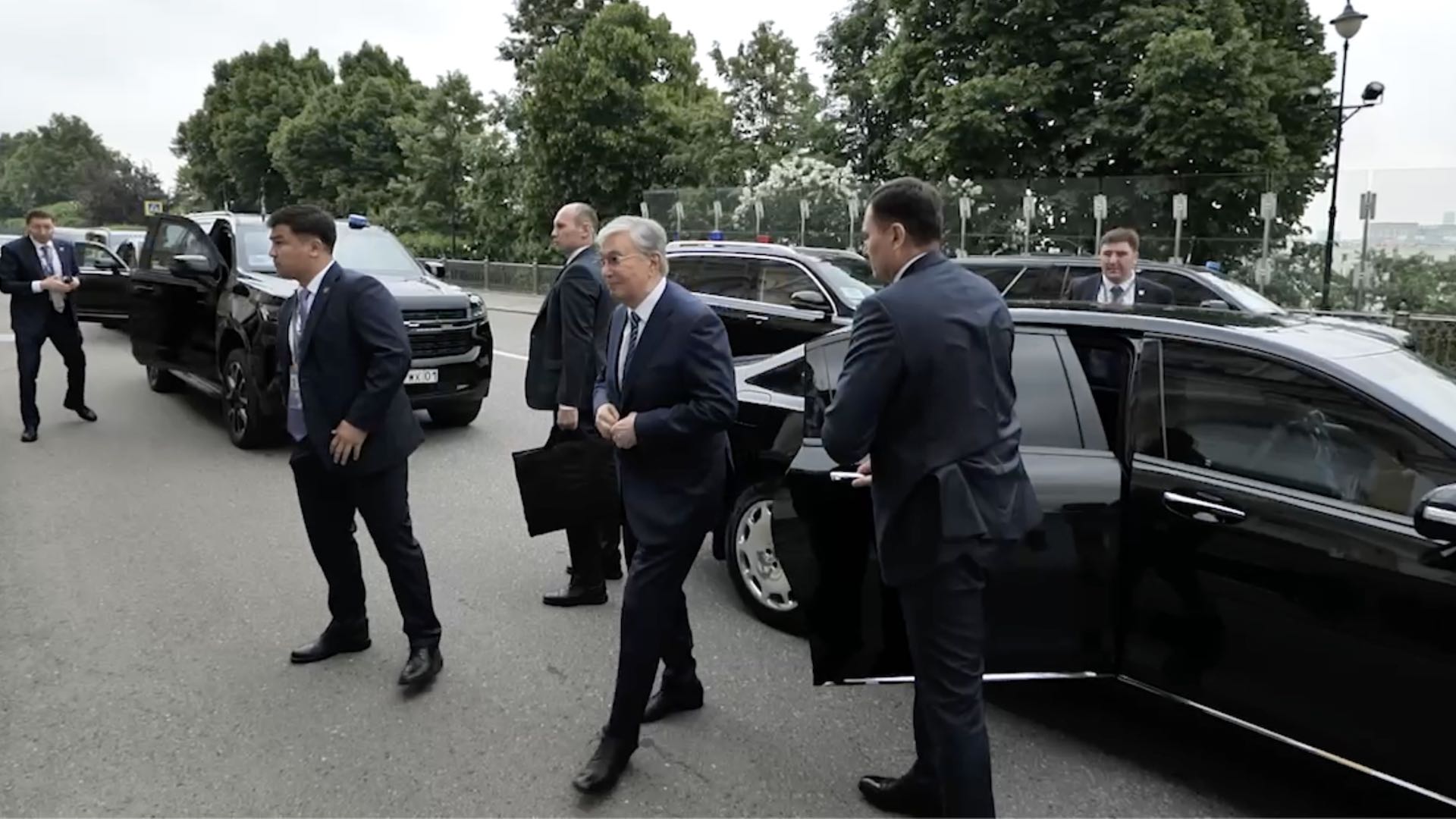 Глава государства прибыл в Большой Кремлевский дворец