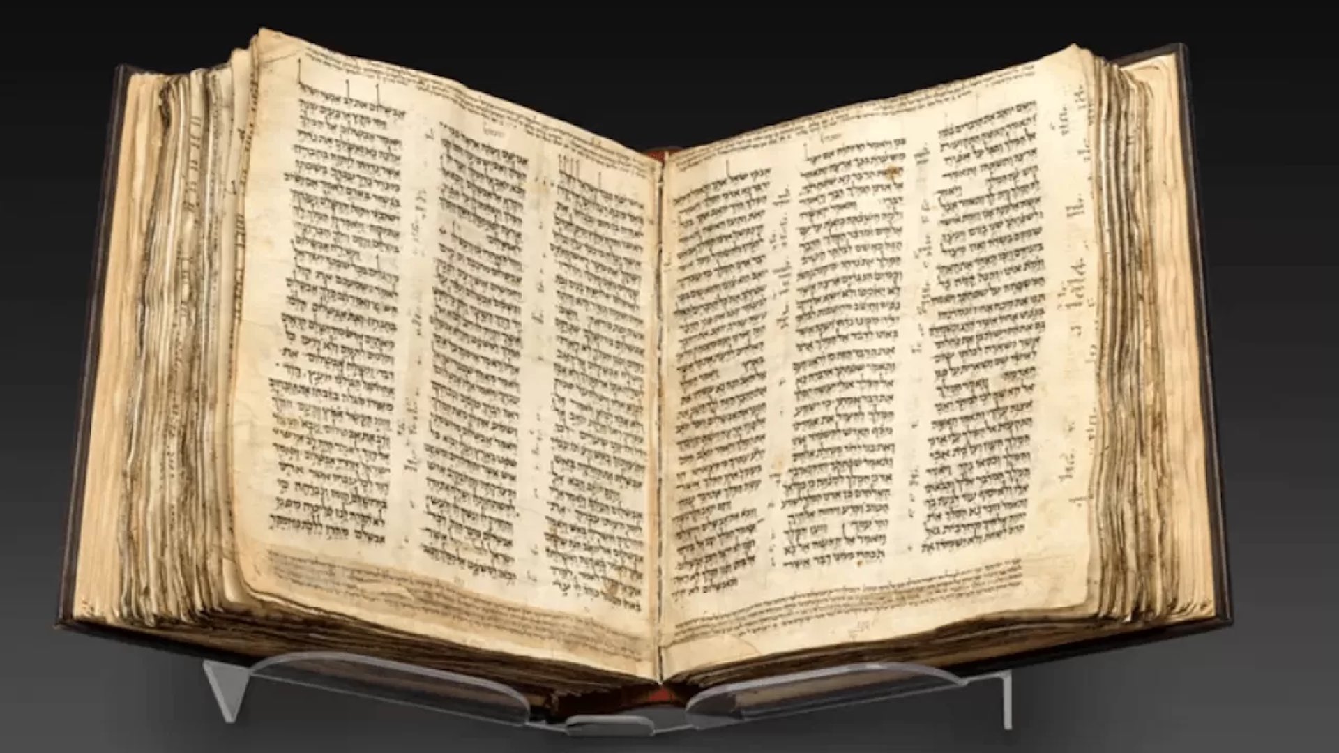 Самая старая и полная Библия на иврите была продана на аукционе за 38 млн долларов
