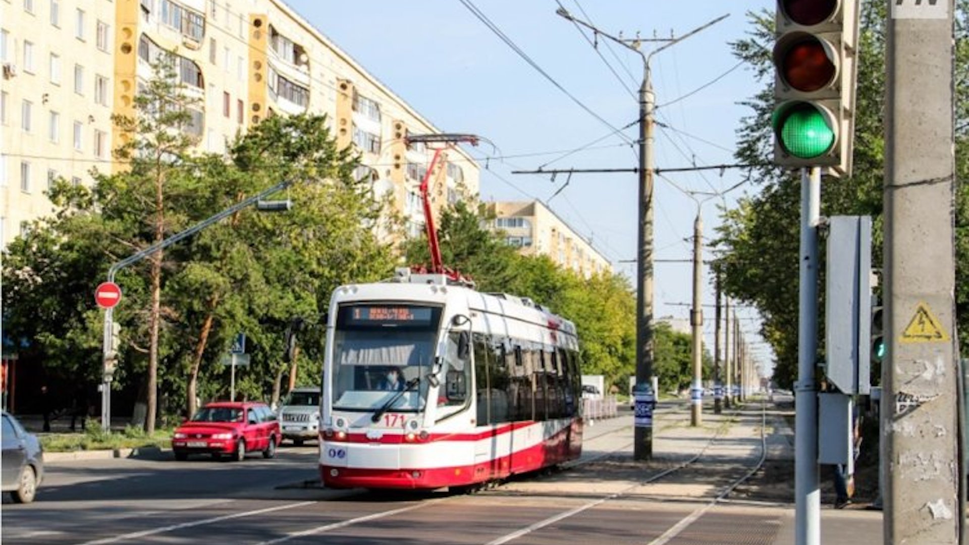 Момент столкновения грузовика с автобусом в Павлодаре попал на видео